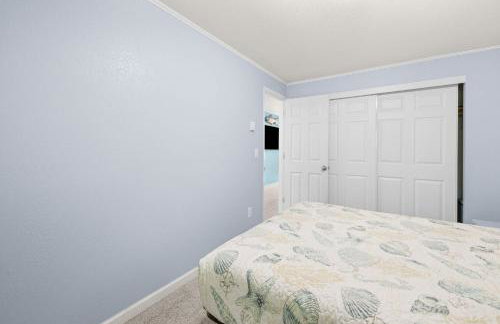 Bright Beach Town Bungalow - Foto 19