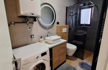 City heaven,self check in, with free parking - Foto 25