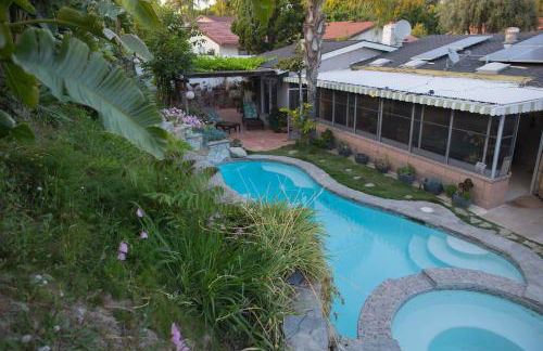 Artistic Resort Like Home with Pool - Photo 8