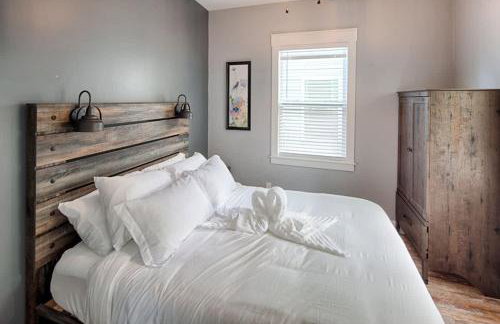 Quaint Cottage with Private Pool-Walk to Everything - Foto 23