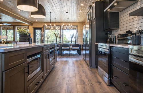 Luxury 12-Bedroom Cabin with Indoor Pool, Hot tub & Movie Theater, Sleeps 36 - Foto 12