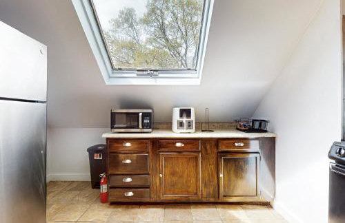 3 Mi to Franklin Park Zoo! Bright Residential Stay - Foto 14