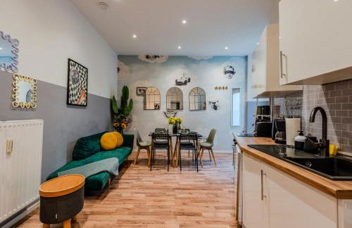 Cozy Retro Chic with Patio and Self Check-in - Foto 1