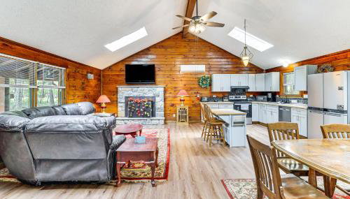 Long Pond Log Cabin with Hot Tub Soaks and Outdoor Fun - Foto 5