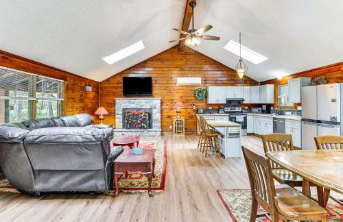 Long Pond Log Cabin with Hot Tub Soaks and Outdoor Fun - Foto 5