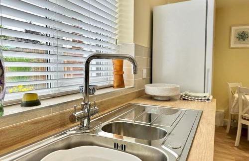 Pembroke Dock Hidden Gem - Pass the Keys - Photo 6