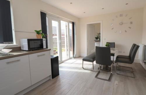 29 Ernest Dawes Avenue - Photo 10