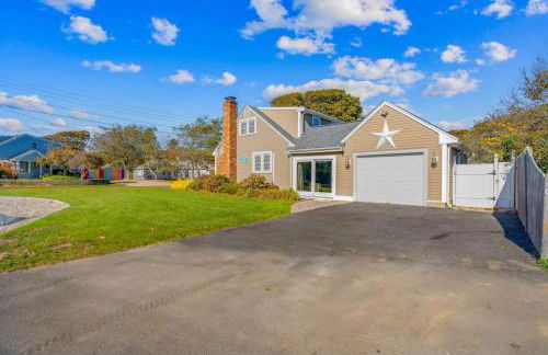 Charming House by the Beach with Patio Grill and FirePit - Foto 51