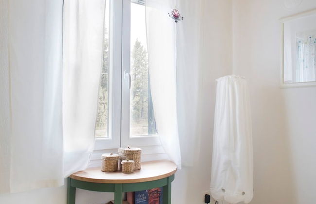 Cute Yellow Handmade House With Garden - Foto 24