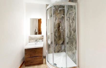 The Eagle's Nest - large house with hot tub and sauna - Foto 33