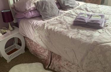 House - Sleeps 4 with Cozy Fireplace - Foto 4