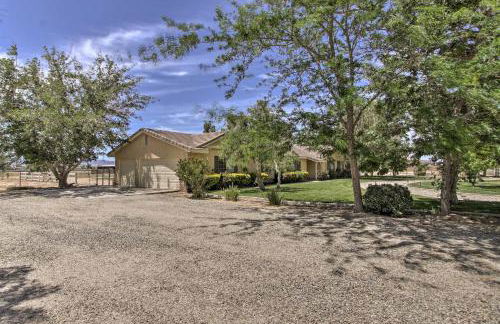 Spacious Lancaster Family Ranch - BBQ and Patio - Foto 33