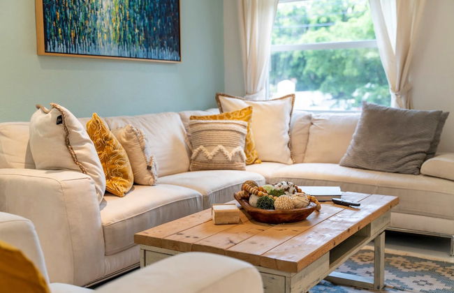 Arthaus- Fully Stocked Kitchen and Fenced Yard - Foto 5