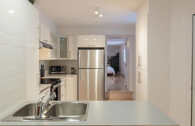 3 Br Luxury & Spacious Apartment in Little Italy - Photo 9