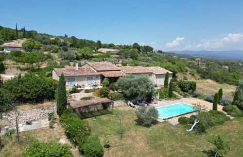 In Gordes, facing the entire Luberon Park a beautiful 5 bedrooms house - Photo 43