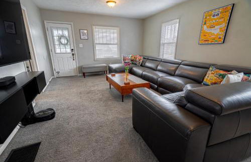 Historic Route-66 Bungalow - Photo 12