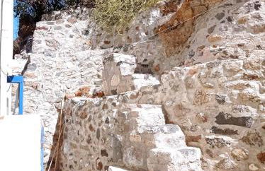 quiet stone house in Nisyros - Photo 17
