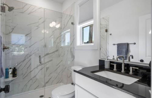 Duplex with Balcony and Spacious Dog-Friendly Oasis! - Foto 7