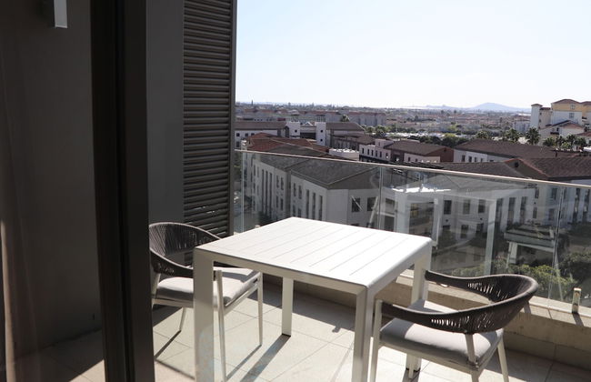 The Residences at Crystal Towers - Foto 35