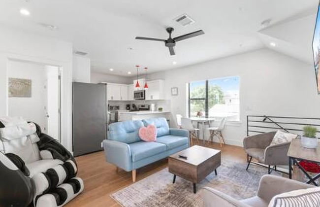 East Downtown 3BR Condo Free Parking Sleeps 7 - Foto 11