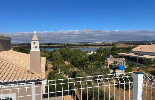 Spacious Villa. Large Rooftop. 4 Bedroom Sleeps 8 - Foto 14