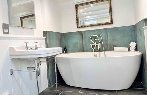 Quaint Cosy Cottage Mousehole - Photo 3