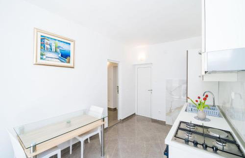 Apartments & Rooms Bari i -Standard One Bedroom Apartment with Balcony and Garden View APT-3 - Photo 3