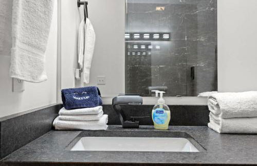 Unique Black Home in the Heart of Shelby Park - Foto 64