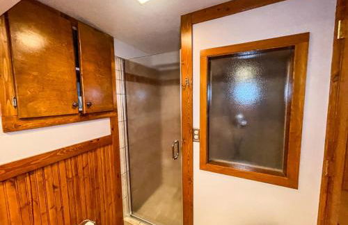 Charming School House with Large Pool - Foto 38