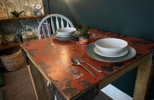 Stylish and artistic flat in Southend on Sea - 2 Double Bedrooms, Free on-street parking - Foto 13