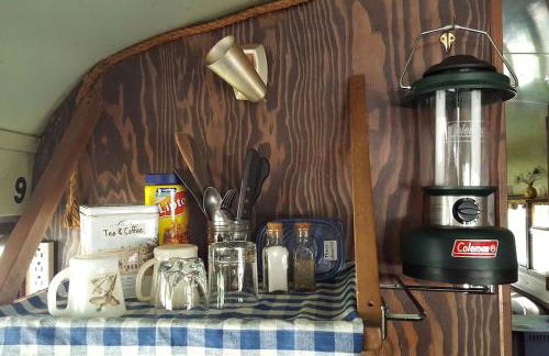 Unique Renovated School Bus for Camping in the Klamath National Forest, California - Foto 5