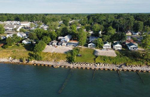 5 Bedroom Lakeside Home Sleeps 12 - Shared Lake Access, Large Yard, Central Air, Fire Pit, Horseshoes & More! - Foto 5