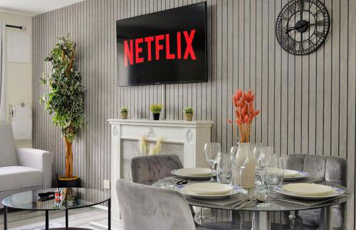 Thames Family Retreat, 2 bed house, Sleeps 6, with Parking and Garden - Foto 1