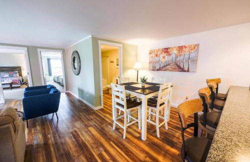 Upscale Moosehead lake Suite downtown Greenville - Foto 12