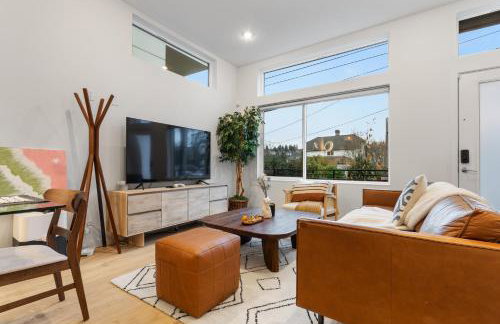 Luxe Central Home with Views & Rooftop - Foto 1