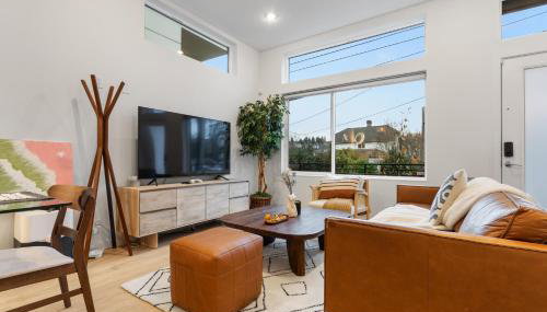 Luxe Central Home with Views & Rooftop - Foto 1