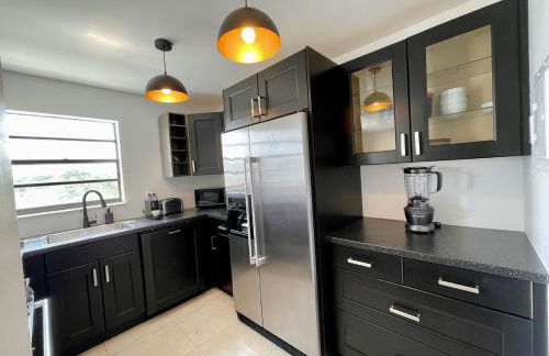 Large 1 bedroom apartment with free private parking - Foto 14