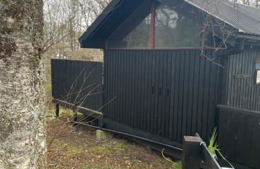 Belle 2 bedroom log cabin with hot tub, forest and loch - Foto 10