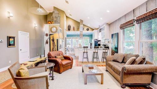 Quiet central home with enclosed yard, deck, grill, central AC, washer and dryer - Foto 5
