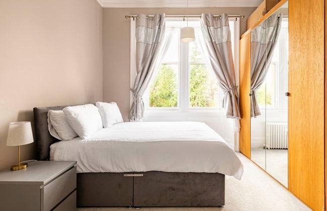 Stunning 5 Bedroom Large Apartment With Parking - Foto 14