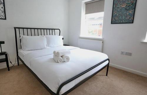 3Bed Manchester Home · Parking · Near AO Arena - Pass the Keys - Photo 23