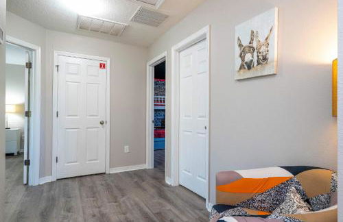 4BR Lakefront - Themed Rooms - Pool & BBQ! - Foto 56