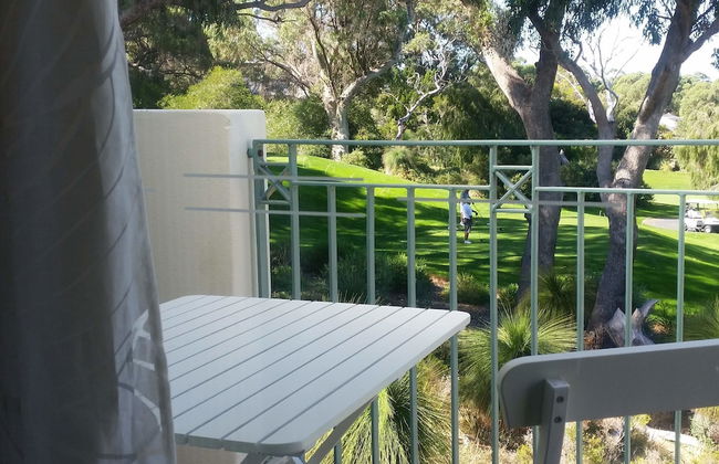 Joondalup Golf Retreat - Photo 16