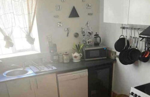 1 Bedroom -Sleeps 3-Dog friendly-Garden-Riverside - Photo 3