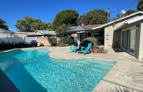 Granada Hills Private Unique Pool Luxury 4BR Family Retreat - Patio, Outdoor Dining, BBQ Grill, & Free Parking - Foto 25