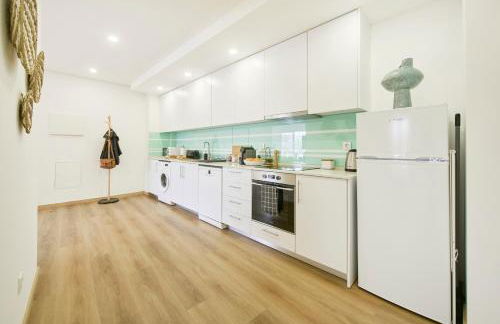 Beachside Modern Flat with AC, By TimeCooler - Foto 47