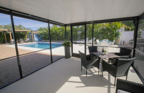 Beautiful Home - Oasis Backyard with Heat Pool - Foto 28