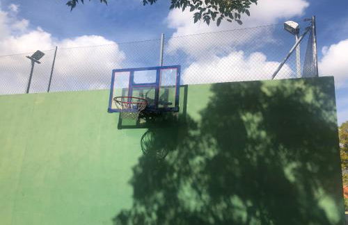 Chalet Familiar Jardín a 15 min centro y Warner - Foto 32