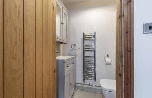 The Terrace - Beautiful 1-Bed with Roof Terrace Pass the Keys - Photo 13