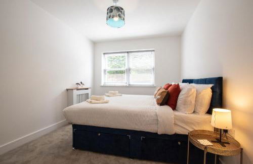 Welcome - BUSINESS or PLEASURE! Southampton 'City Vibes' # Stylish Apartment with Outdoor Courtyard! 1-4 Guests BOOK YOUR CITY BREAK or PRE-CRUISE STAY! CLOSE TO MAYFLOWER THEATRE, UNIVERSITIES, CRUISE TERMINALS, HOSPITALS & SHOPS! - Photo 20